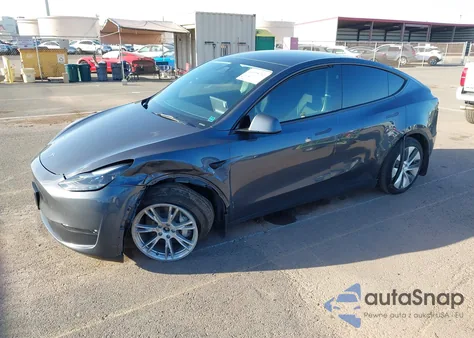 2023 Tesla Model Y Awd/Long Range Dual Motor All-Wheel Drive z USA, uszkodzony, nr VIN 7SAYGDEE0PF928836